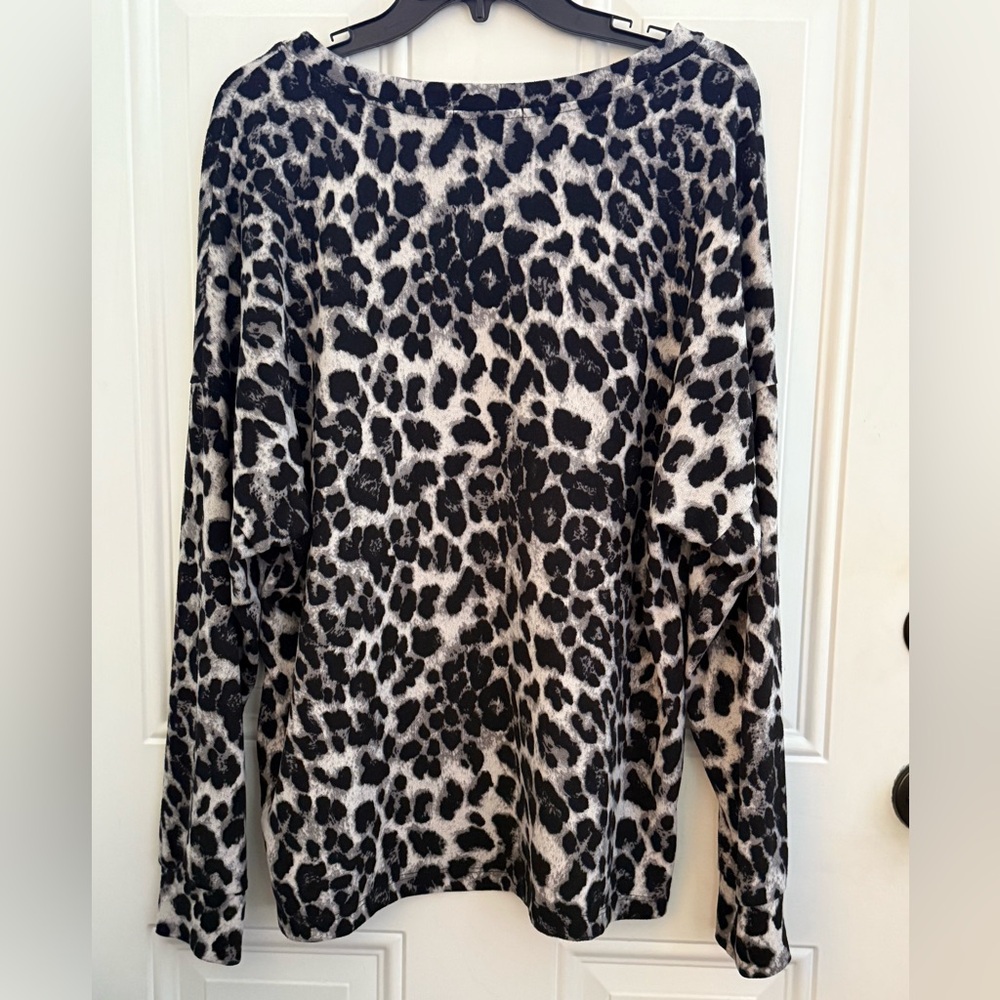 Gyft Womens Black Khaki Leopard Print Hi Low Hem Long Sleeve Top Medium